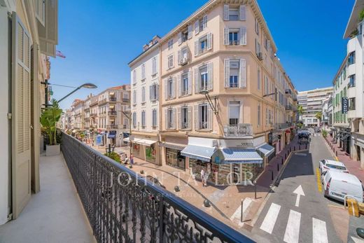 Apartment / Etagenwohnung in Cannes, Alpes-Maritimes