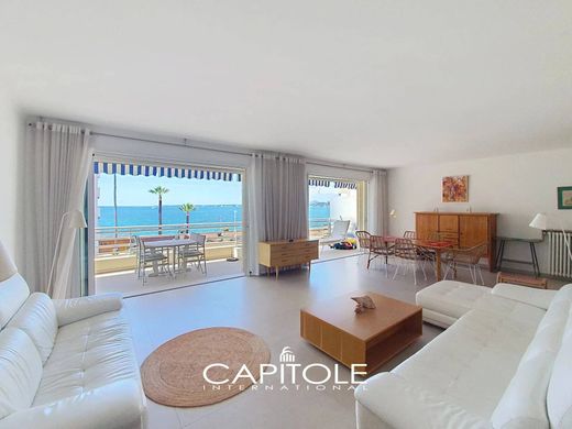 Apartment / Etagenwohnung in Juan-les-Pins, Alpes-Maritimes