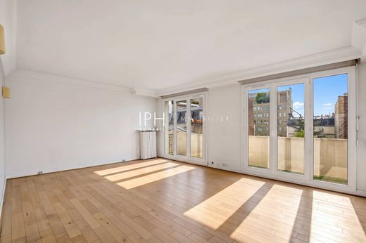 Apartment in Neuilly-sur-Seine, Hauts-de-Seine