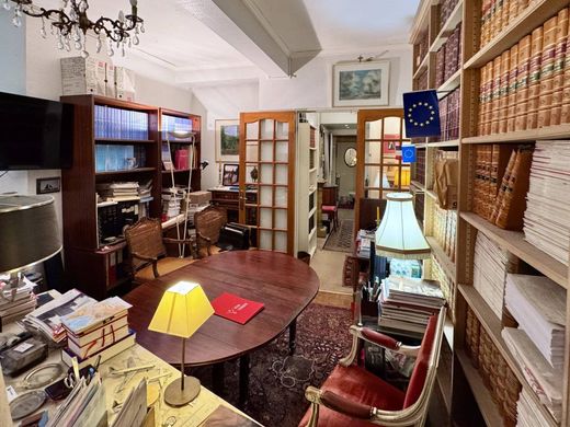 Apartment / Etagenwohnung in Motte-Picquet, Commerce, Necker, Paris