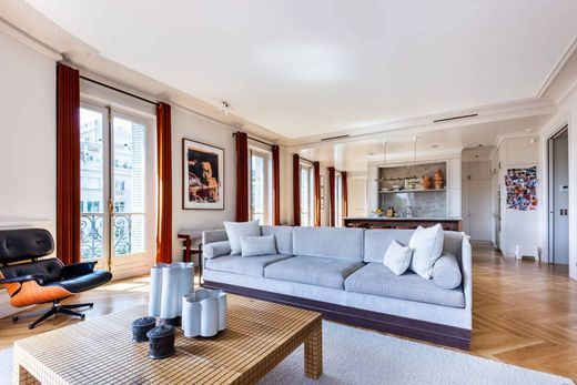 Apartment in Champs-Elysées, Madeleine, Triangle d’or, Paris