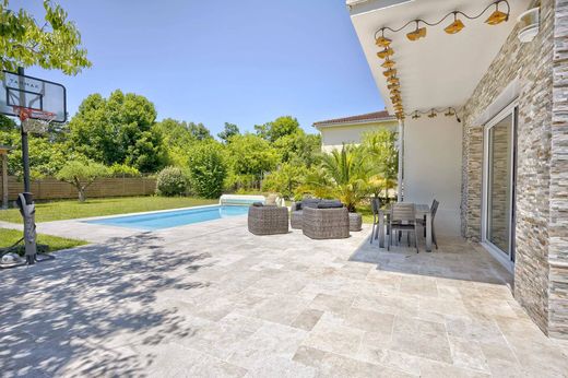 Luxury home in Mérignac, Gironde