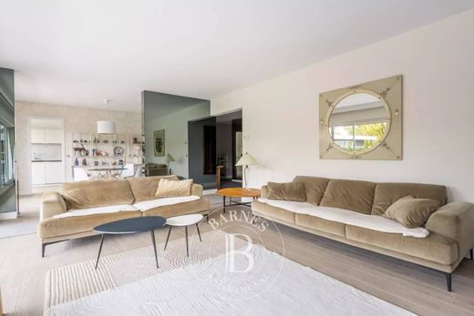 Apartment / Etagenwohnung in Le Chesnay, Yvelines