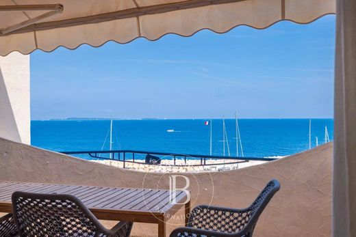 Théoule-sur-Mer, Alpes-Maritimesのアパートメント