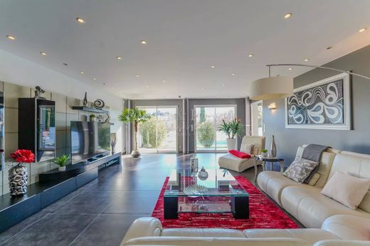 Luxus-Haus in Juvignac, Hérault