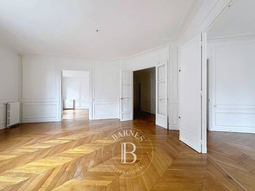 Apartment / Etagenwohnung in Tour Eiffel, Invalides – Ecole Militaire, Saint-Thomas d’Aquin, Paris