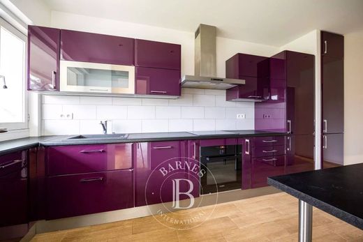 Apartment / Etagenwohnung in Le Chesnay, Yvelines