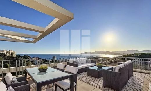 Apartment / Etagenwohnung in Cannes, Alpes-Maritimes