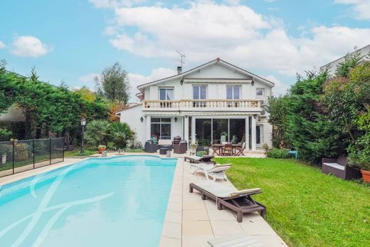 Luxury home in Le Bouscat, Gironde