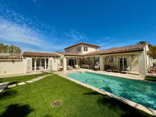 ‏בתים כפריים או חוות ב  סן טרופה, Var