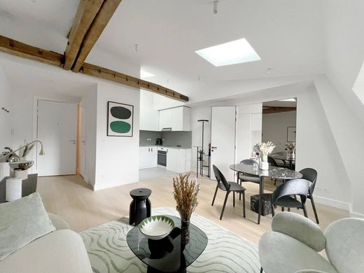 Apartment in Champs-Elysées, Madeleine, Triangle d’or, Paris