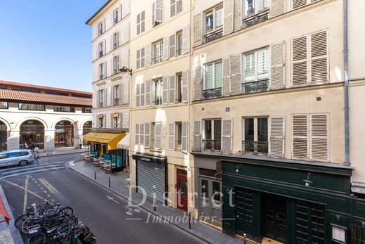 Apartment in Saint-Germain, Odéon, Monnaie, Paris