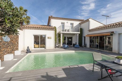 Luxe woning in Aigues-Mortes, Gard