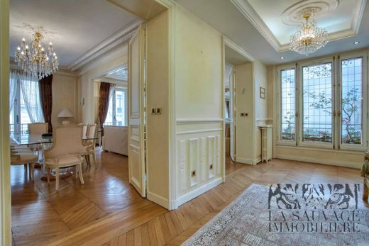 Apartment in Champs-Elysées, Madeleine, Triangle d’or, Paris