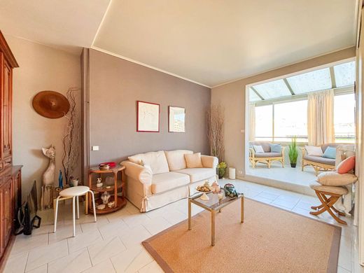 Apartment / Etagenwohnung in Nizza, Alpes-Maritimes
