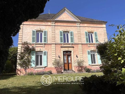 Luxury home in Saint-Alban-les-Eaux, Loire