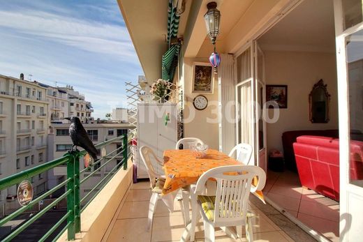 Apartment / Etagenwohnung in Nizza, Alpes-Maritimes
