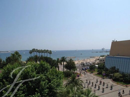 カンヌ, Alpes-Maritimesのアパートメント