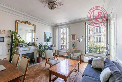 Apartment in Canal Saint Martin, Château d’Eau, Porte Saint-Denis, Paris