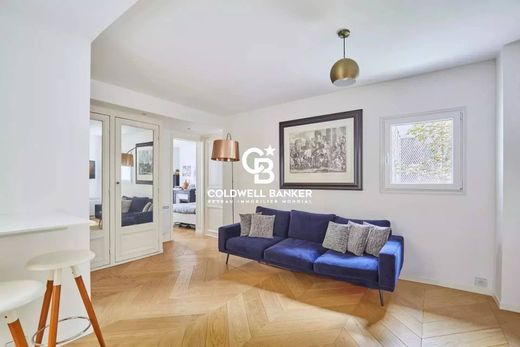 Apartment in Tour Eiffel, Invalides – Ecole Militaire, Saint-Thomas d’Aquin, Paris