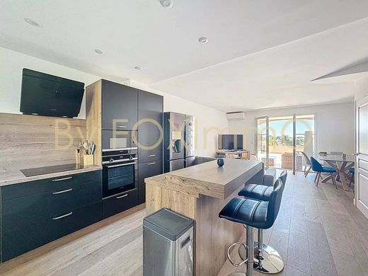 Biot, Alpes-Maritimesのアパートメント