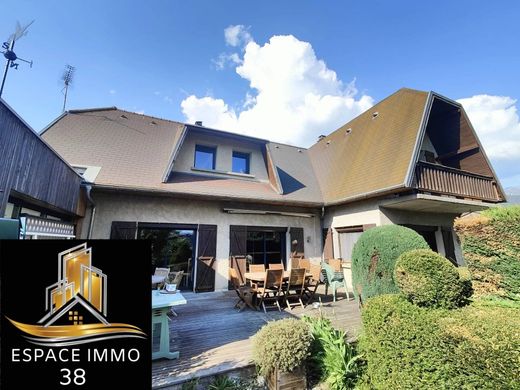 Luxury home in Saint-Honoré, Isère