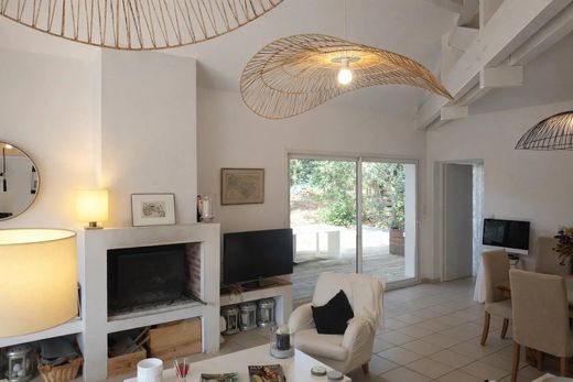 Luxury home in Pyla sur Mer, Gironde