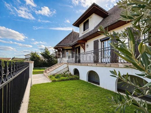 Maison de luxe à Décines-Charpieu, Rhône