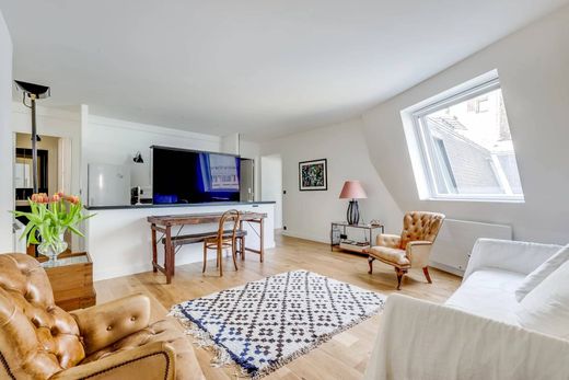 Apartment in Champs-Elysées, Madeleine, Triangle d’or, Paris