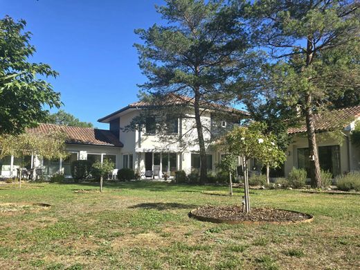 Bourg-du-Bost, Dordogneの高級住宅