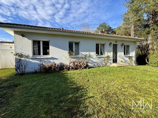 Luxus-Haus in Mérignac, Gironde