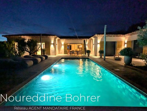 ﻓﻴﻼ ﻓﻲ Grimaud, Var