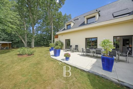 Apartment / Etagenwohnung in Jouy-en-Josas, Yvelines