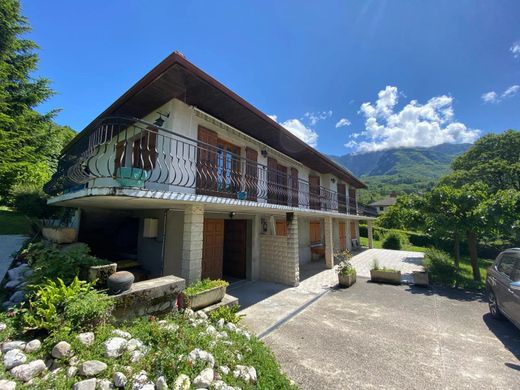 Luxe woning in Voreppe, Isère