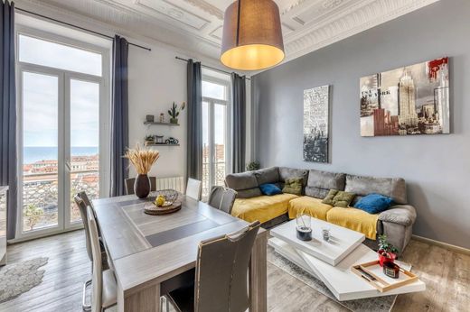 Apartment / Etagenwohnung in Menton, Alpes-Maritimes