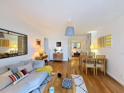 Apartment in Tour Eiffel, Invalides – Ecole Militaire, Saint-Thomas d’Aquin, Paris