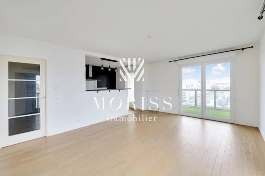 Apartment / Etagenwohnung in Gennevilliers, Hauts-de-Seine
