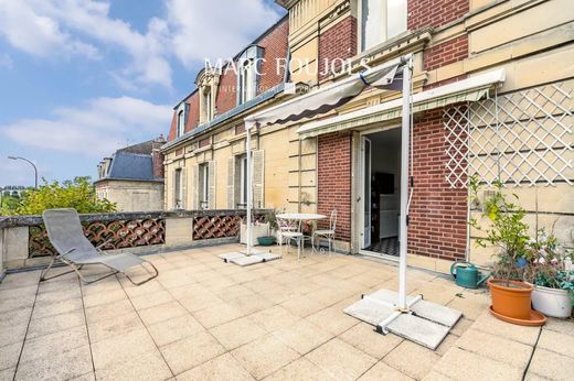 Apartment in Chantilly, Oise