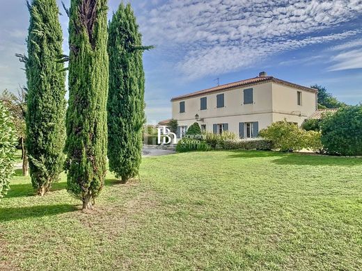 Rural or Farmhouse in Léognan, Gironde