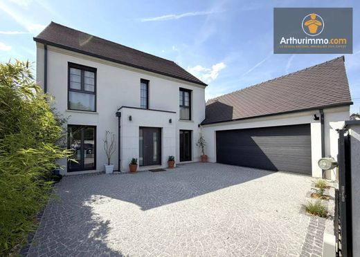 Luxury home in Lacroix-Saint-Ouen, Oise