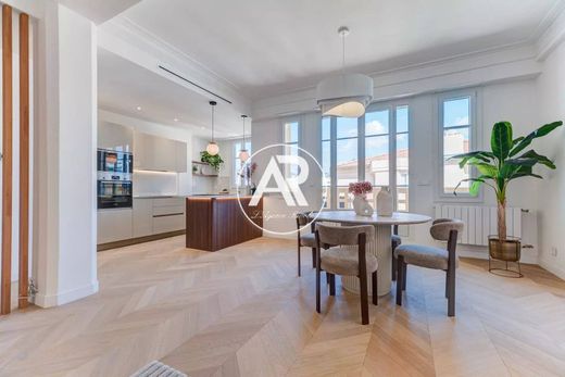 ニース, Alpes-Maritimesのアパートメント