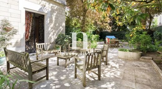 Apartment in La Muette, Auteuil, Porte Dauphine, Paris