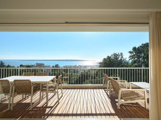 Apartment / Etagenwohnung in Cannes, Alpes-Maritimes