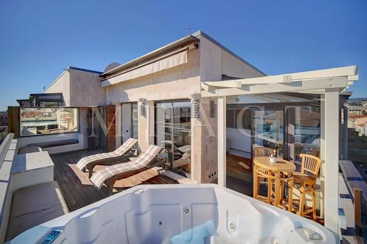 Apartment / Etagenwohnung in Cannes, Alpes-Maritimes
