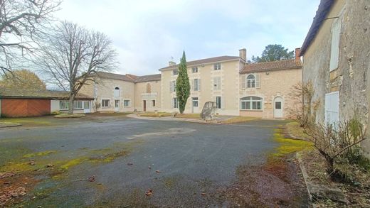 Luxus-Haus in Neuville-de-Poitou, Vienne