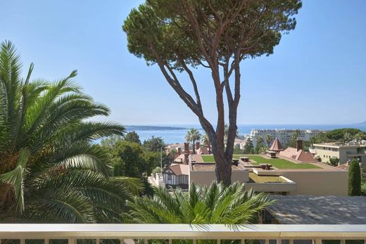 Apartment / Etagenwohnung in Cannes, Alpes-Maritimes