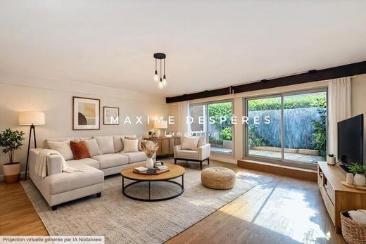 Apartment in Neuilly-sur-Seine, Hauts-de-Seine