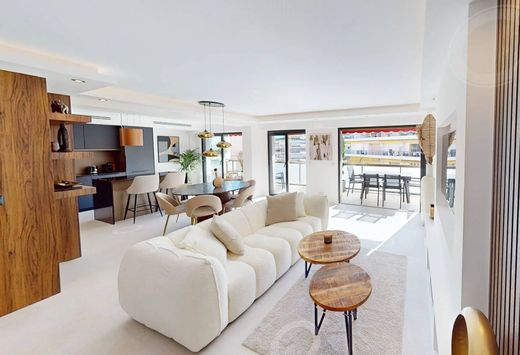 Apartment / Etagenwohnung in Cannes, Alpes-Maritimes