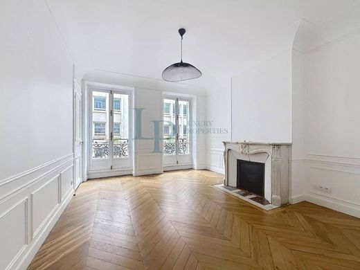 Apartment in Champs-Elysées, Madeleine, Triangle d’or, Paris
