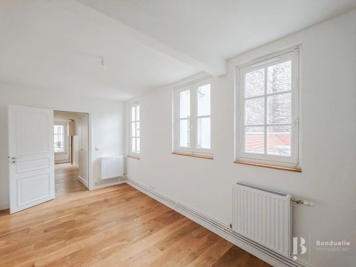 Apartment in Chatelet les Halles, Louvre-Tuileries, Palais Royal, Paris